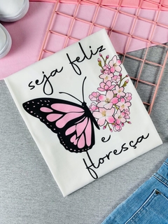 T-shirt ribana canelada seja feliz e floresça