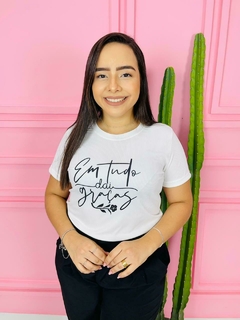 T-shirt Canelada Em tudo dai graças - comprar online