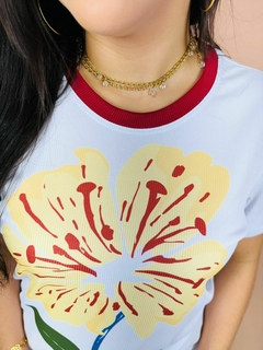 T-SHIRT CANELADA NA FLOR DA IDADE - BRANCA