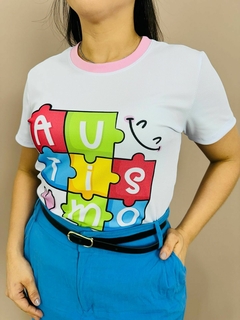 T-SHIRT CANELADA AUTISMO PEÇAS COLORIDAS - loja online