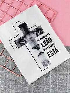T-shirt ribana canelada Cordeiro é o Leão que no trono está