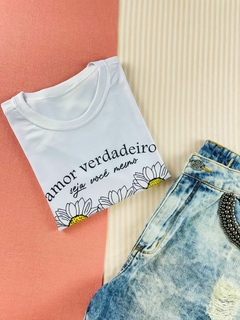 T-shirt Canelada amor verdadeiro seja você mesmo na internet