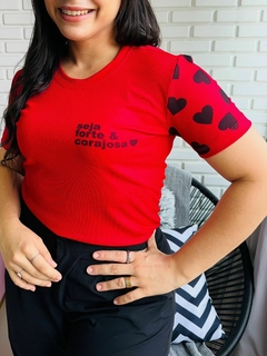 T-SHIRT CANELADA SEJA FORTE E CORAJOSA- VERMELHA