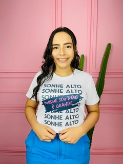 T-shirt Canelada SONHE ALTO porque seu deus é grande - comprar online