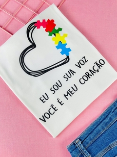 T-shirt ribana canelada Eu sou sua voz você é meu coração
