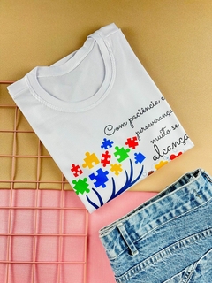 T-shirt Canelada Com paciência e perseverança muito se alcança - comprar online