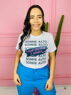 T-shirt Canelada SONHE ALTO porque seu deus é grande