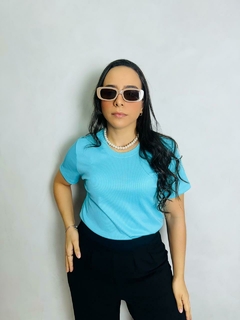 Imagem do T-SHIRT CANELADA BÁSICA - AZUL PISCINA