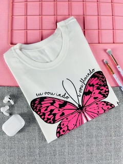 T-shirt ribana canelada Eu vou indo, vou fluindo, evoluindo num voo lindo - comprar online