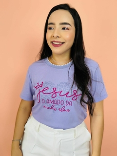 T-SHIRT CANELADA JESUS O AMADO DA MINHA ALMA - LAVANDA na internet