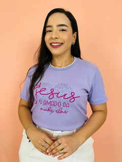 T-SHIRT CANELADA JESUS O AMADO DA MINHA ALMA - LAVANDA - Fabi T-shirts