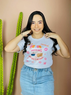 T-shirt Canelada Paçoca nada, nóis qué é beijinho... - comprar online
