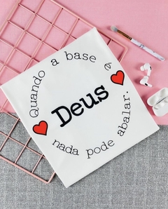 T-shirt ribana canelada Quando a base é Deus nada pode abalar - comprar online