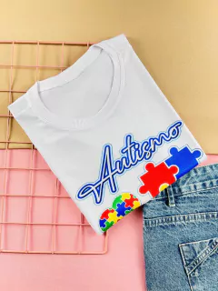 T-shirt Canelada Autismo com amor as peças se encaixam - comprar online