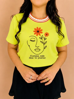 T-SHIRT RIBANA CANELADA COLORIDA (GG) na internet