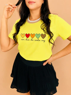 T-SHIRT RIBANA CANELADA COLORIDA (M) na internet
