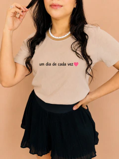 T-SHIRT RIBANA CANELADA COLORIDA (M) na internet