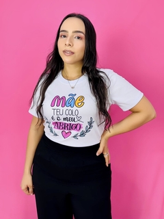 T-SHIRT CANELADA MÃE TEU COLO É O MEU ABRIGO - comprar online