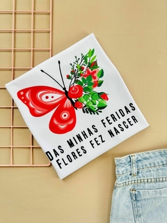 Imagem do T-SHIRT CANELADA DAS MINHAS FERIDAS FLORES FEZ NASCER