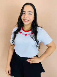 T-SHIRT CANELADA CORAÇÕES - BRANCO