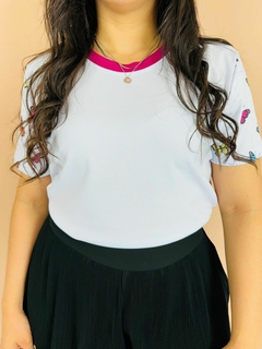 T-SHIRT CANELADA BORBOLETAS COLORIDAS - Fabi T-shirts