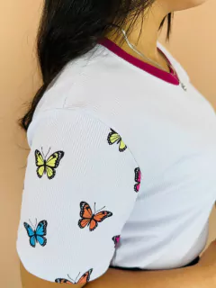 T-SHIRT CANELADA BORBOLETAS COLORIDAS na internet
