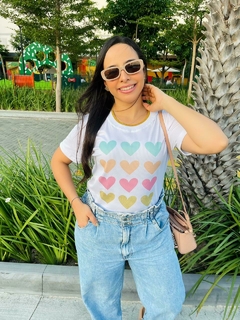 T-SHIRT CANELADA CORAÇÕES