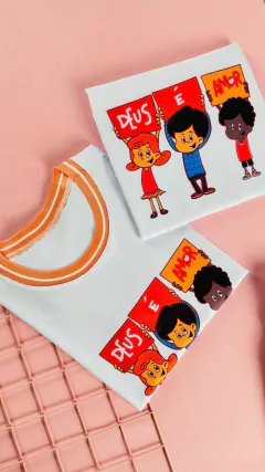 T-SHIRT CANELADA DEUS É BOM (3 PALAVRINHAS) - BRANCO