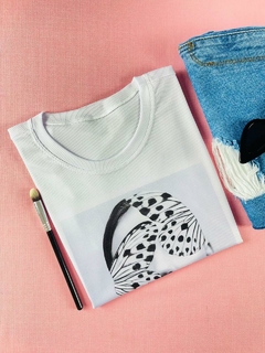 T-shirt Canelada Mulher Minimalista - Fabi T-shirts