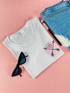 T-shirt Canelada Flechas e Coração
