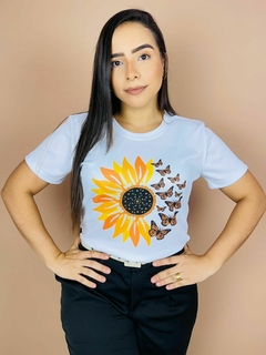 T-shirt Canelada Girassol e borboletas