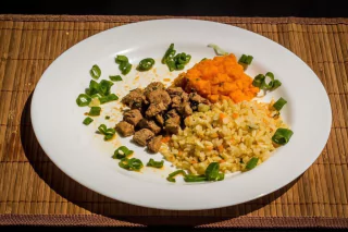 Picadinho de Carne com Arroz Integral e Purê de Cenoura (250g)