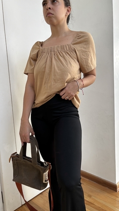 BLUSA JULIETA CAMEL