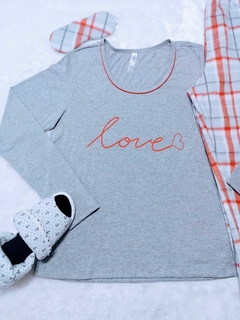 Pijama Feminino Longo Love com Calça em Soft