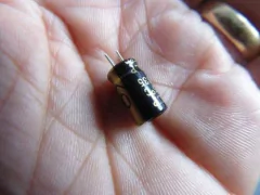 50 Capacitores Eletrolítico 100uf X 16v 10mmx5mm Rohs 105ºc
