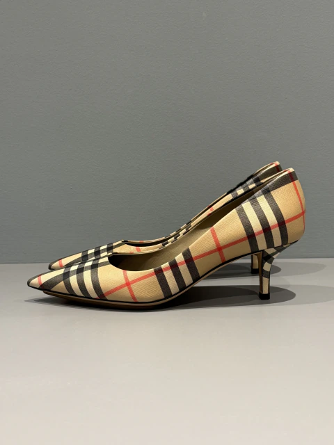 Scarpin Burberry 34,5 BR
