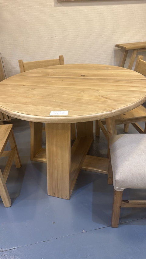 Mesa de comedor pata ancha