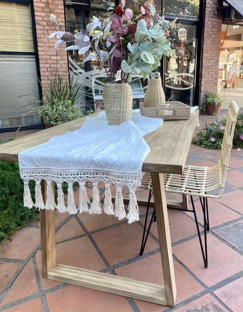 Mesa de comedor pata trapezoidal