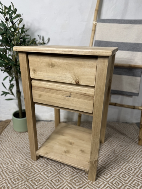 Mesa de luz Clasica con estante - comprar online