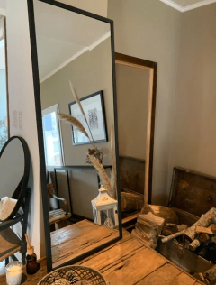 Espejo marco de metal negro