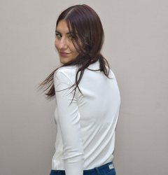 Remera Skadi crema - tienda online