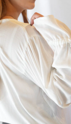 Blusa Nue en internet