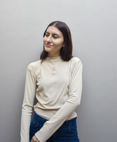 Remera Skadi camel - tienda online