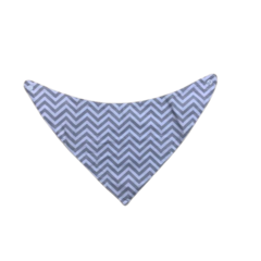 Imagem do Kit com 3 Babadores modelo Bandana Chevron Cinza+ Poá Azul Marinho+ Âncora