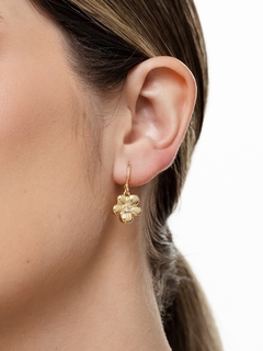 Brinco Flor Cravejado M Banhado a Ouro 18k- Semijoias
