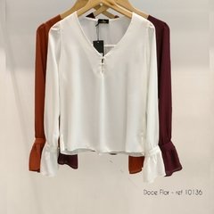 Blusa Laura Manga Longa Detalhe de Pérola