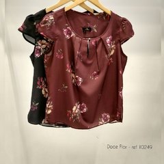 BLUSA CAROL FLORAL COM PREGAS NO DECOTE - comprar online
