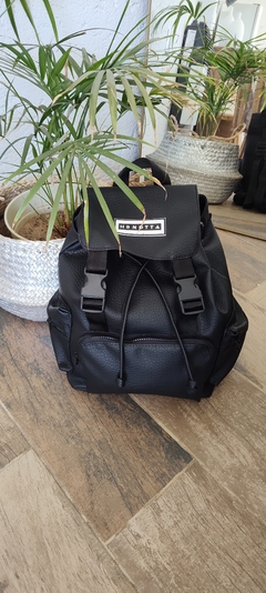 Mochila Cata negra en internet