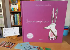 El pequeño conejo blanco