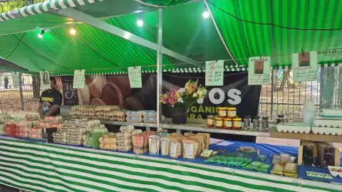 Barraca em alumínio e inox de 6,00M com cobertura 8,00M x 3,00M